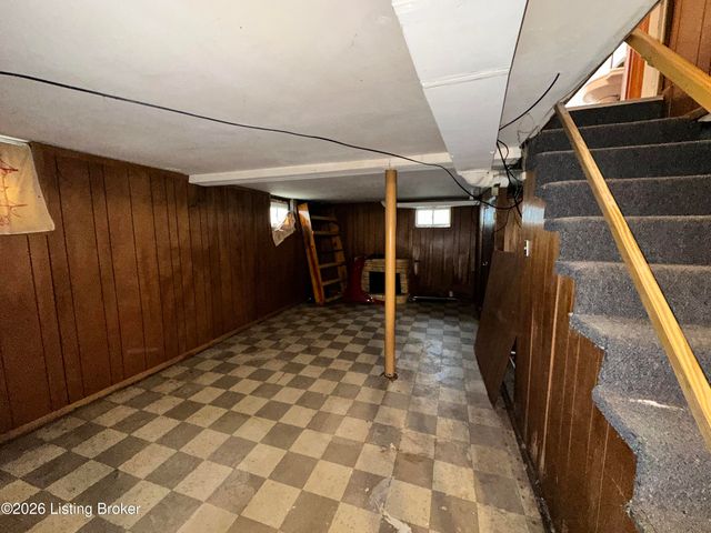1346 Lillian Ave, Louisville, KY 40208