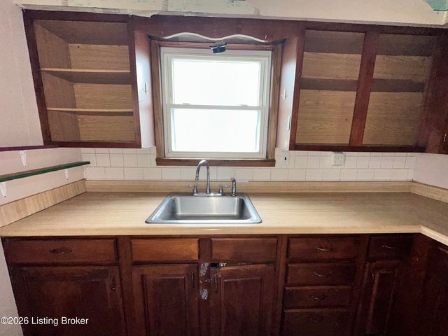 1346 Lillian Ave, Louisville, KY 40208