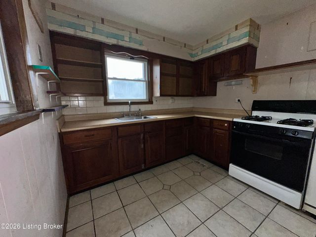 1346 Lillian Ave, Louisville, KY 40208