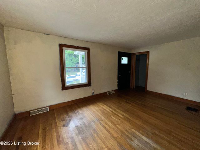 1346 Lillian Ave, Louisville, KY 40208