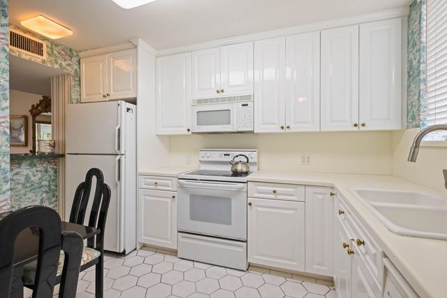 4541 Luxemburg Court, Greenacres, FL 33467