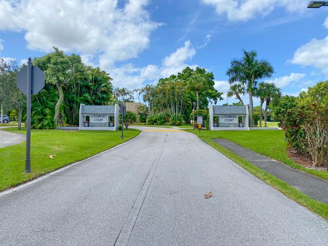 4541 Luxemburg Court, Greenacres, FL 33467