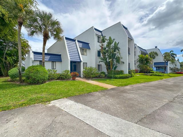 4541 Luxemburg Court, Greenacres, FL 33467