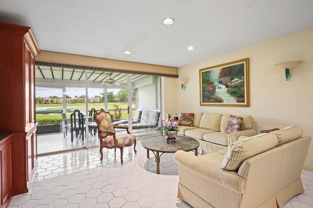 4541 Luxemburg Court, Greenacres, FL 33467