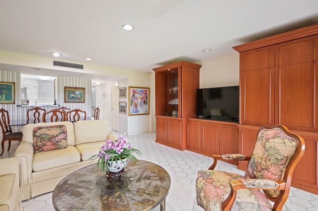 4541 Luxemburg Court, Greenacres, FL 33467