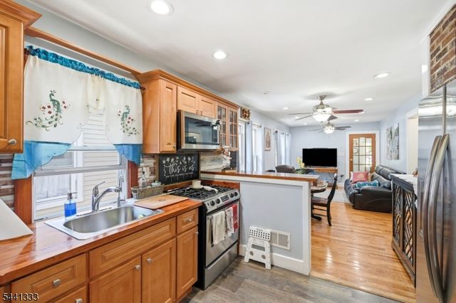 207 Buchanan St, Linden City, NJ 07036