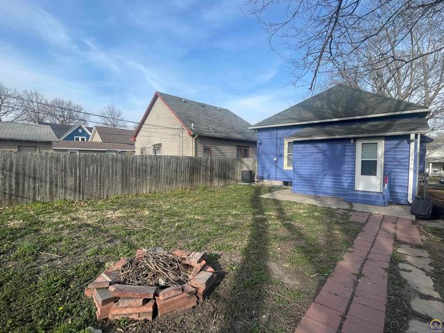 1159 SW Plass AVE, Topeka, KS 66604