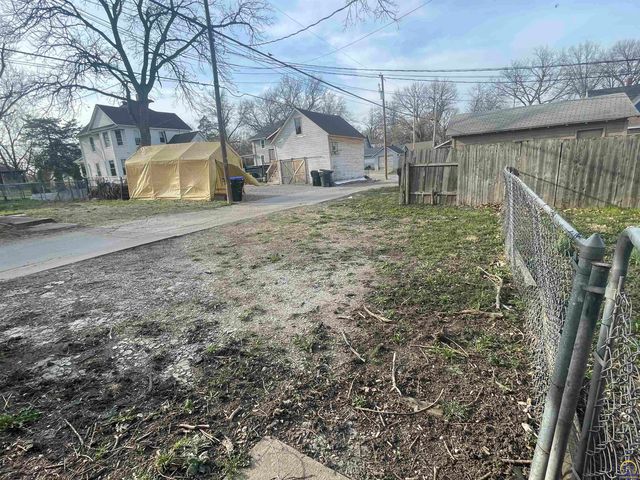 1159 SW Plass AVE, Topeka, KS 66604