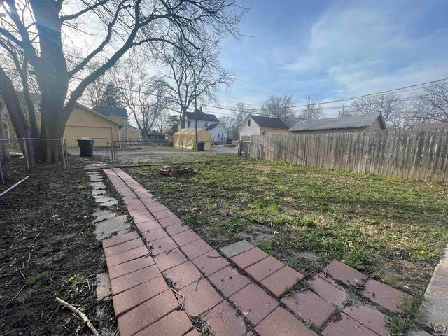 1159 SW Plass AVE, Topeka, KS 66604
