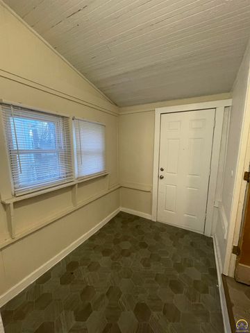 1159 SW Plass AVE, Topeka, KS 66604