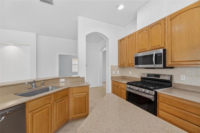 1013 EMERALD DUNES DRIVE, Sun City Center, FL 33573