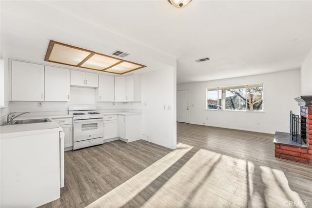 40974 156th Street E, Lake Los Angeles, CA 93535