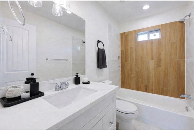 8361 Tate Street, Houston, TX 77028