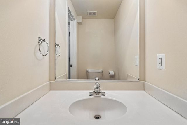 6233 E HIL MAR CIR, District Heights, MD 20747