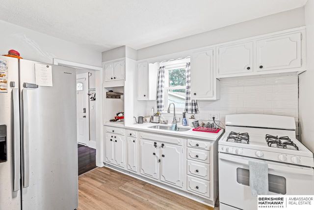 2732 N 48th Street, Omaha, NE 68104