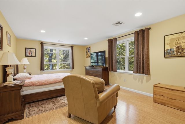51 Florence St 51, Newton, MA 02467