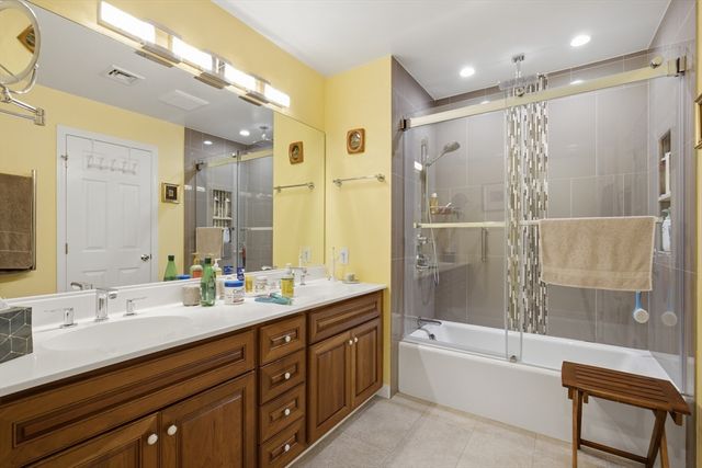 51 Florence St 51, Newton, MA 02467