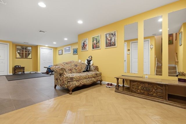 51 Florence St 51, Newton, MA 02467