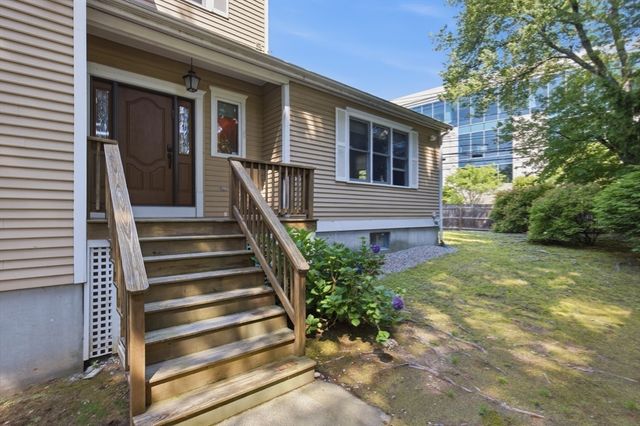 51 Florence St 51, Newton, MA 02467