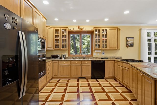 51 Florence St 51, Newton, MA 02467