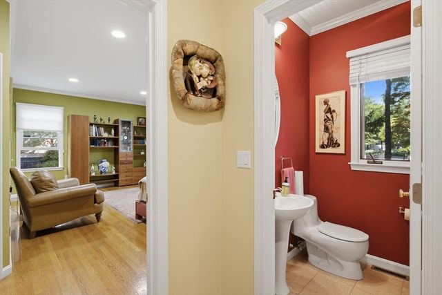 51 Florence St 51, Newton, MA 02467
