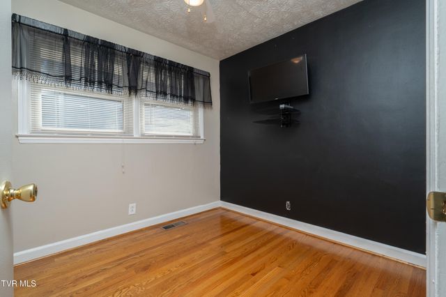 361 Woodcrest Drive, Kingsport, TN 37663