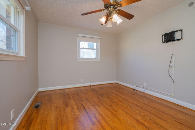 361 Woodcrest Drive, Kingsport, TN 37663