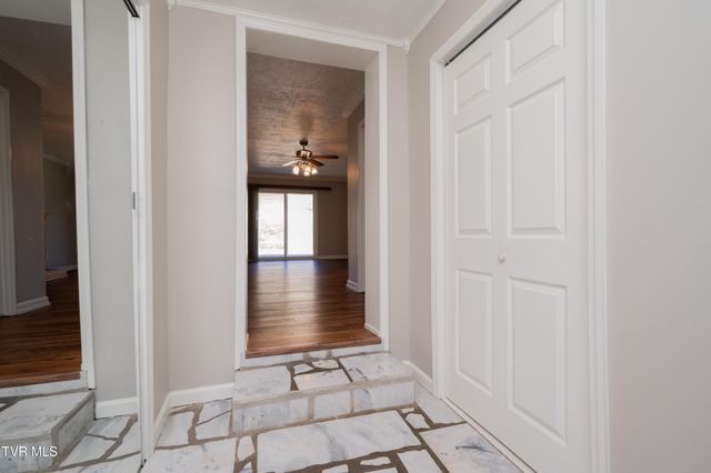 361 Woodcrest Drive, Kingsport, TN 37663