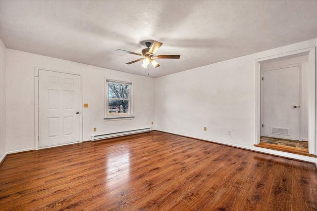 3853 Thompson LN, Roanoke, VA 24018