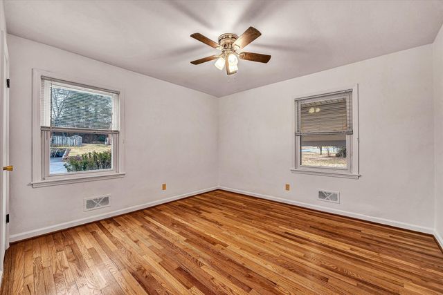 3853 Thompson LN, Roanoke, VA 24018