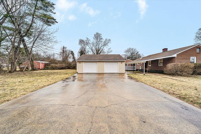 3853 Thompson LN, Roanoke, VA 24018