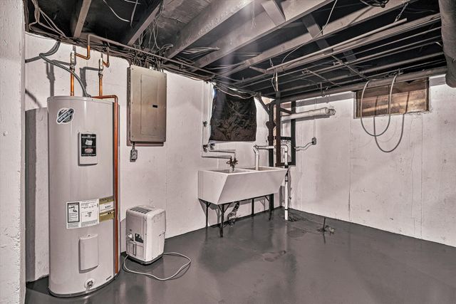 3853 Thompson LN, Roanoke, VA 24018