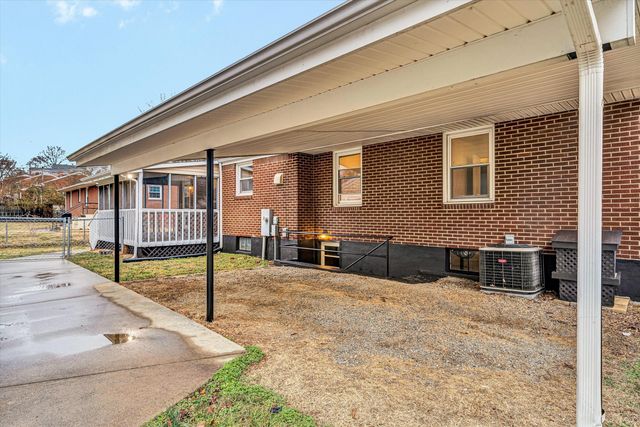 3853 Thompson LN, Roanoke, VA 24018