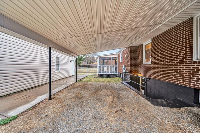 3853 Thompson LN, Roanoke, VA 24018