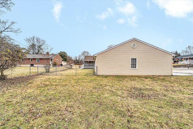 3853 Thompson LN, Roanoke, VA 24018