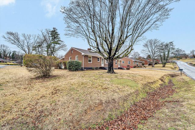 3853 Thompson LN, Roanoke, VA 24018
