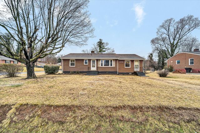 3853 Thompson LN, Roanoke, VA 24018