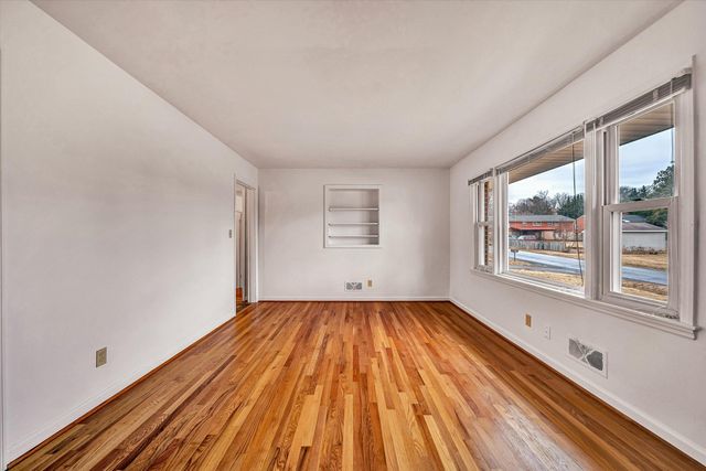 3853 Thompson LN, Roanoke, VA 24018