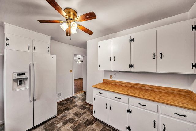 3853 Thompson LN, Roanoke, VA 24018