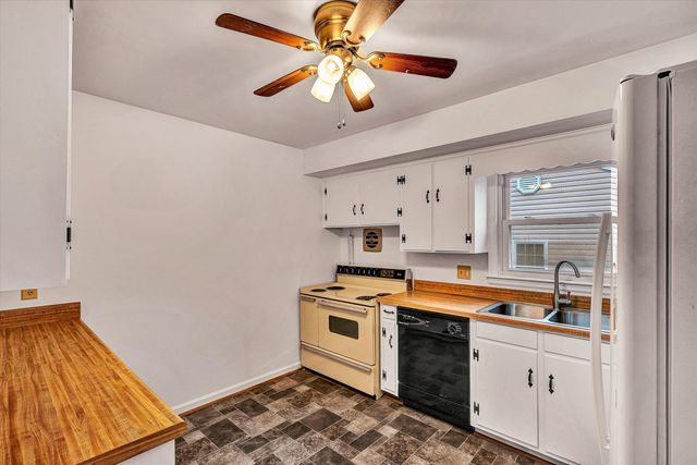 3853 Thompson LN, Roanoke, VA 24018