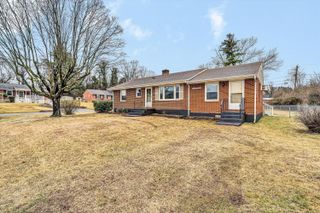 3853 Thompson LN, Roanoke, VA 24018