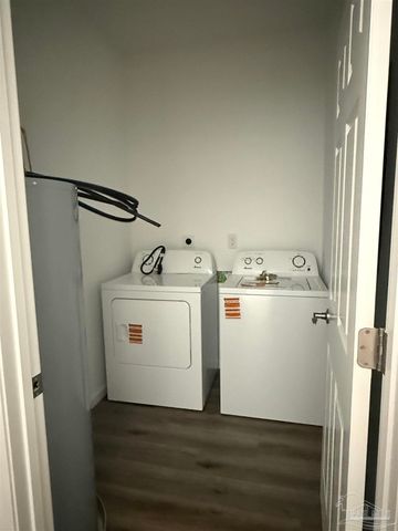 654 Nix Rd, Pensacola, FL 32506