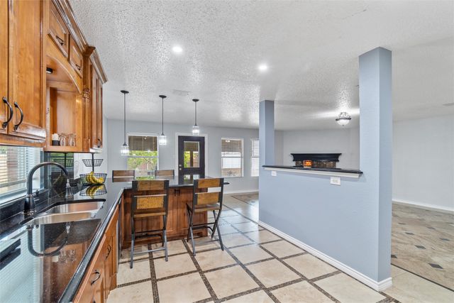 614 Pondview Drive, Cedar Hill, TX 75104