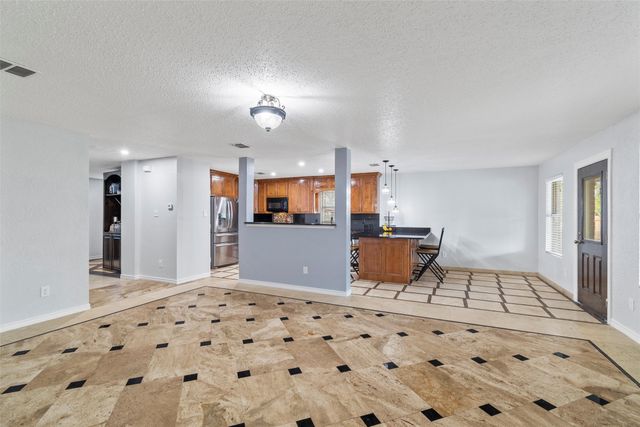 614 Pondview Drive, Cedar Hill, TX 75104