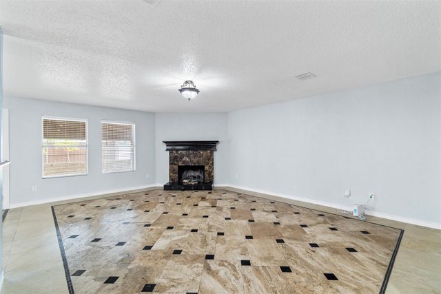 614 Pondview Drive, Cedar Hill, TX 75104