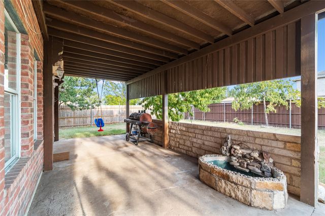 614 Pondview Drive, Cedar Hill, TX 75104