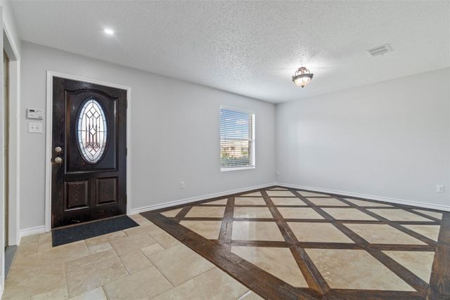 614 Pondview Drive, Cedar Hill, TX 75104