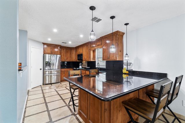 614 Pondview Drive, Cedar Hill, TX 75104