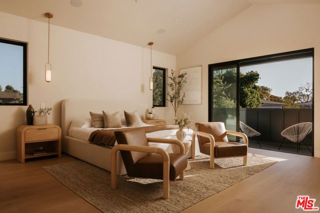 3621 Moore Street, Los Angeles, CA 90066