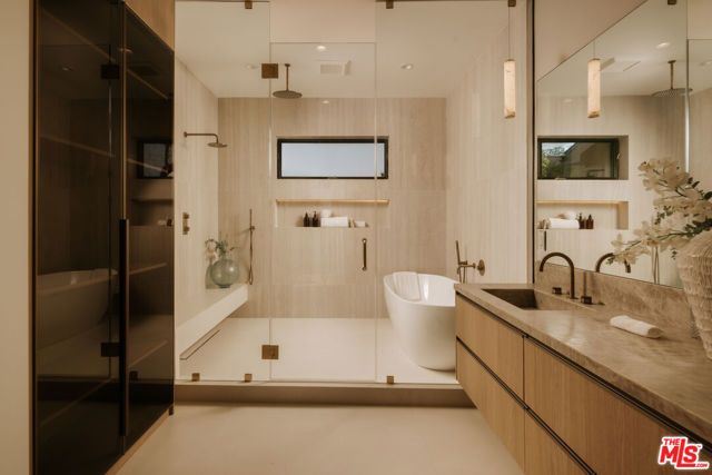3621 Moore Street, Los Angeles, CA 90066